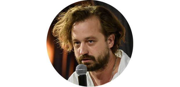 азаров.png