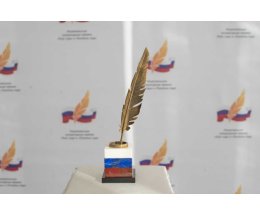 Лукьяненко и Рейн стали лауреатами премий "Писатель года" и "Поэт года" Лукьяненко и Рейн стали лауреатами премий "Писатель года" и "Поэт года"