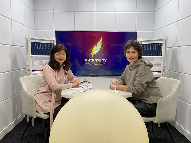 Светлана Зорина и Галина Юзефович во время съемки интервью в Литклубе ТВ