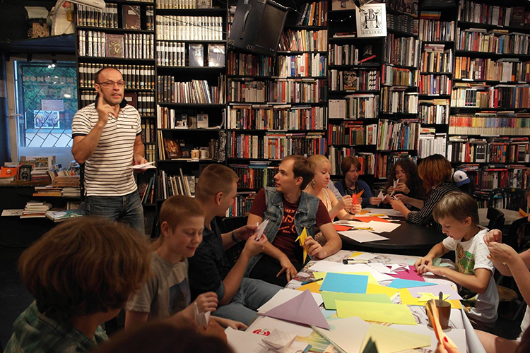 Традиционная встреча и мастер-класс по оригами «Ночь журавликов», ведущий – Андрей Сорокин