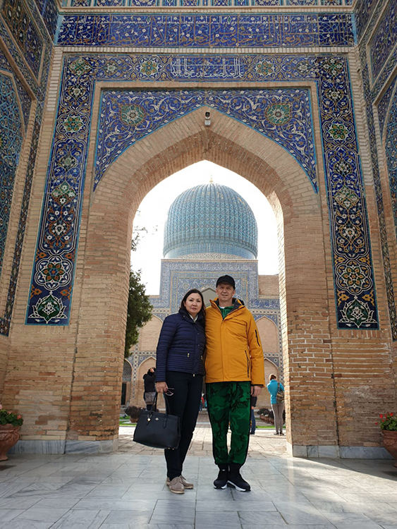 С супругой Эльвирой в туристической поездке в Узбекистан